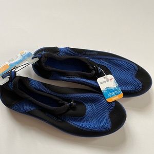 NWT Speedo Junior water shoes  Sz 4/5 Large